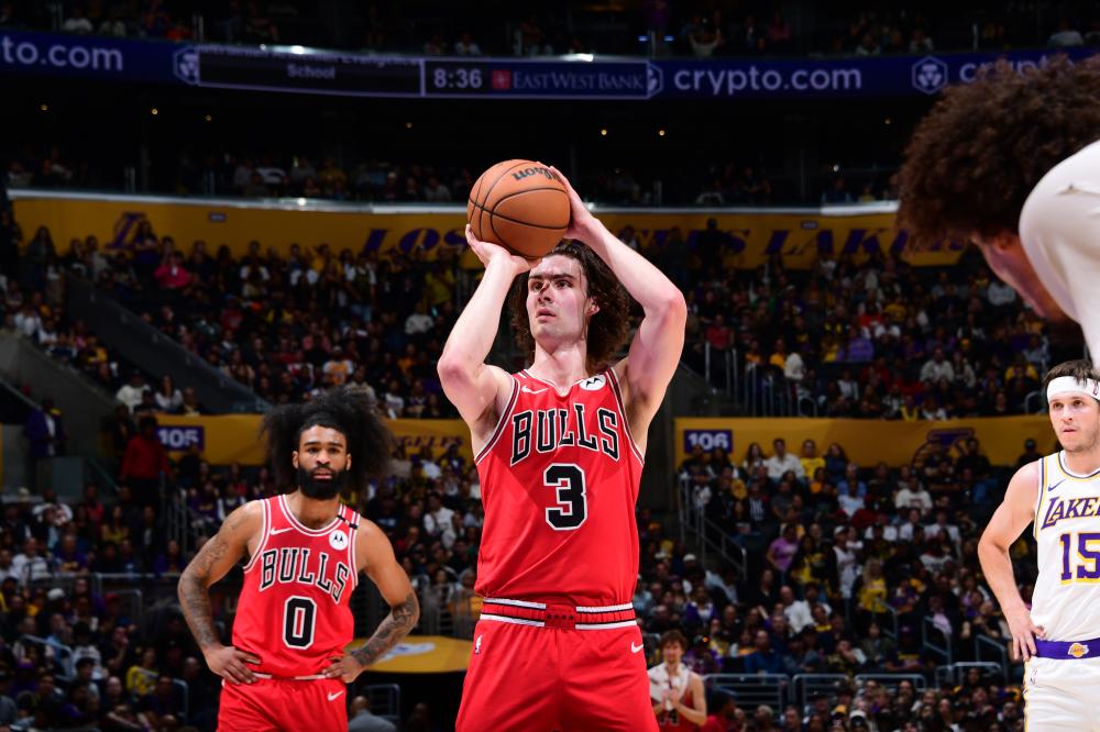 英博官方：现针对部分三层看台开启二轮售票，今日19：00开票